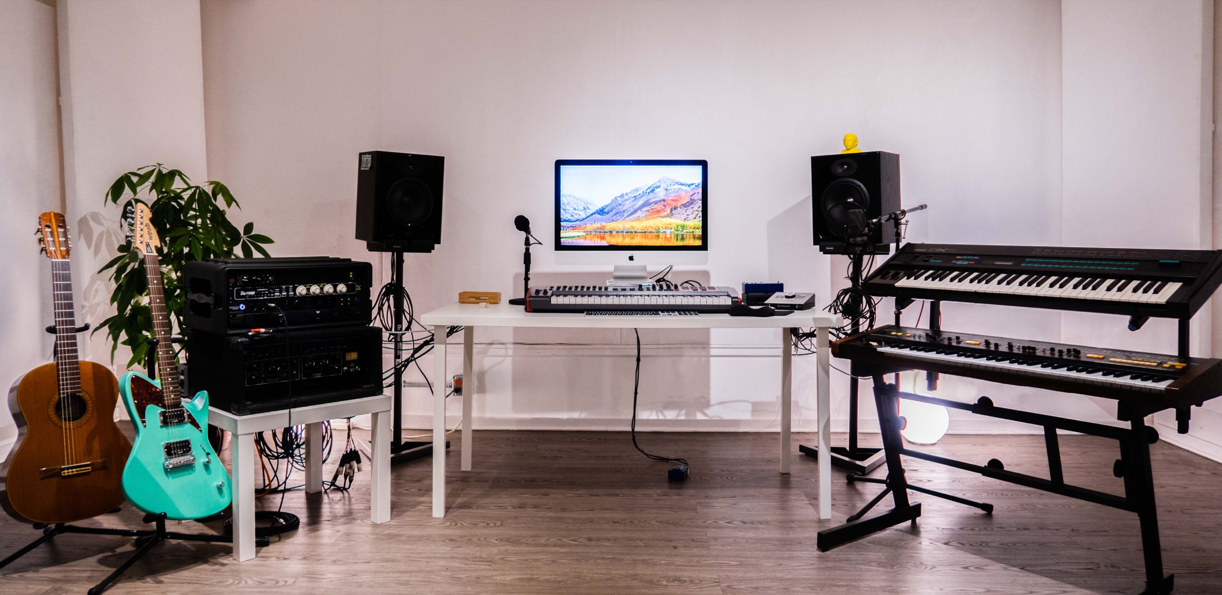 The control room, with the desk, monitors and keyboards.